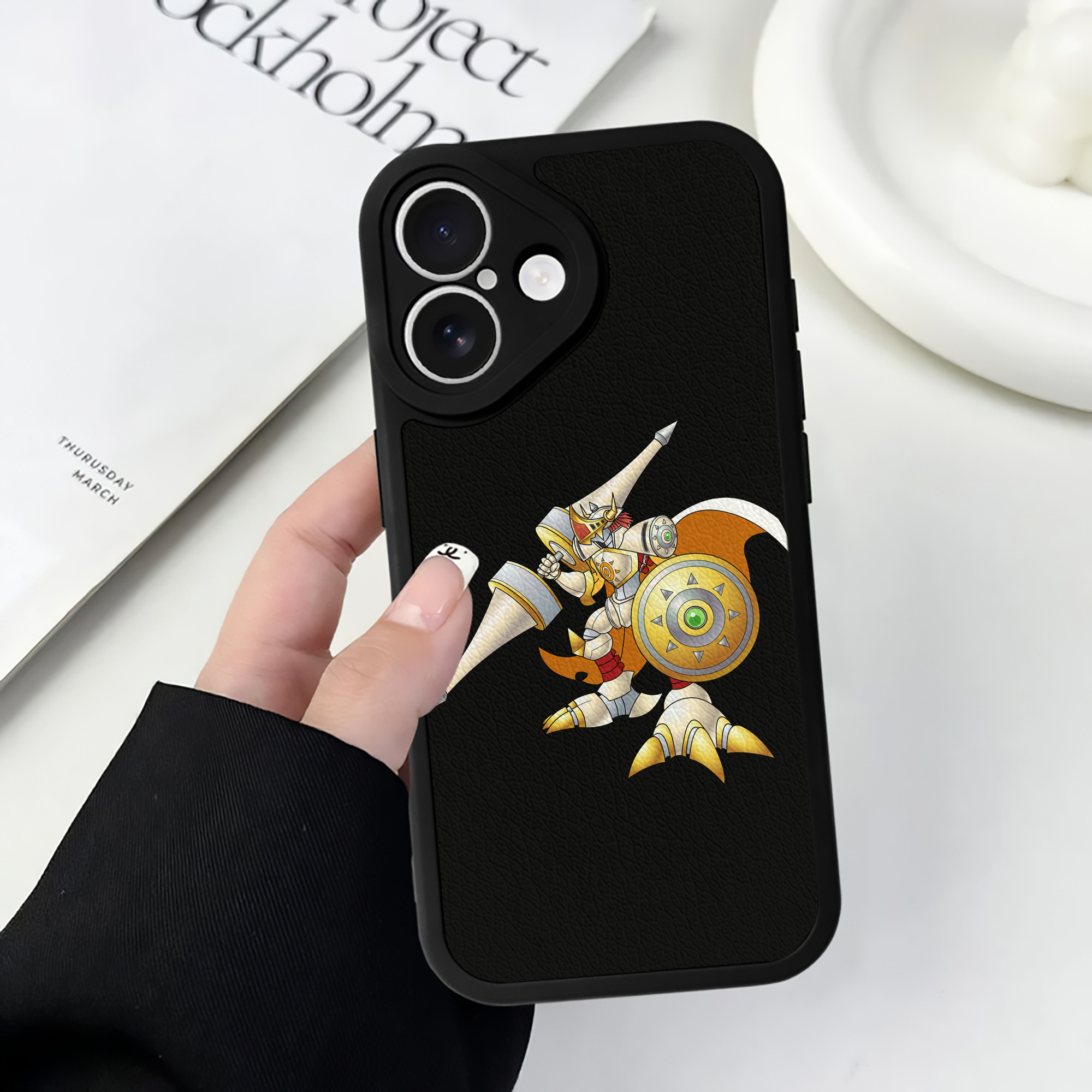 （画像用） Digimon デジタルモンスター/デジモン 【iPhone 16シリーズ対応】シリコンスマホケース（レザー調） 材質：シリコン